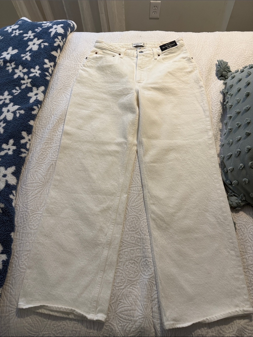 Abercrombie & Fitch Cream Wide-Leg Jeans